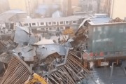 黑龙江一楼房凌晨坍塌致7人遇难，附近商家：系三层老楼，内有火锅店和KTV