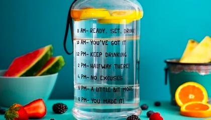 法国官宣马克龙访华，中方态度和两年前不同了